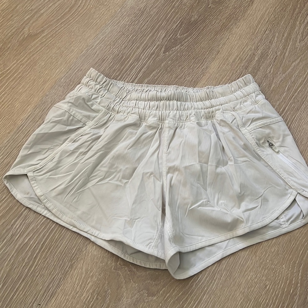Lululemon white shorts with lining